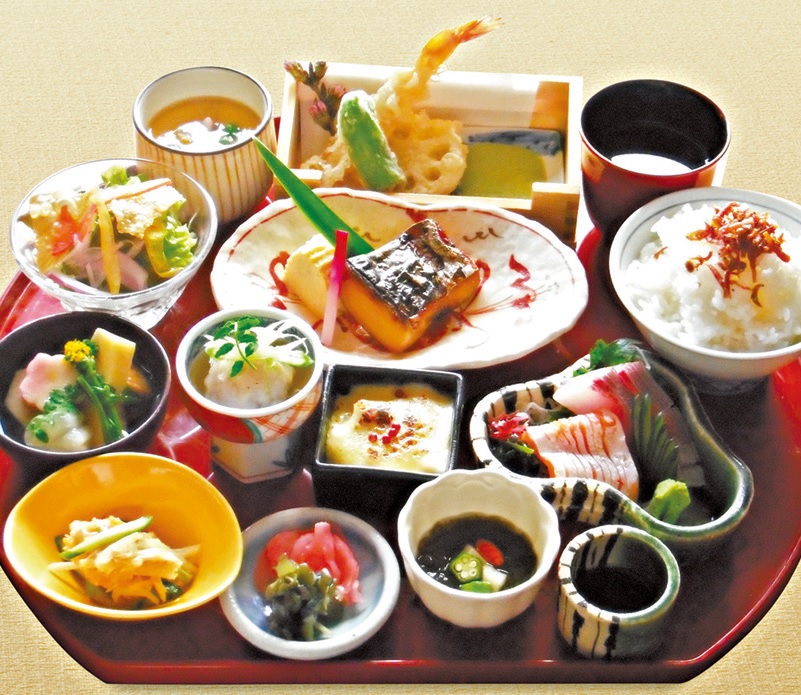 旬の鮮魚をふんだんに使った おばんざいランチ City Life News