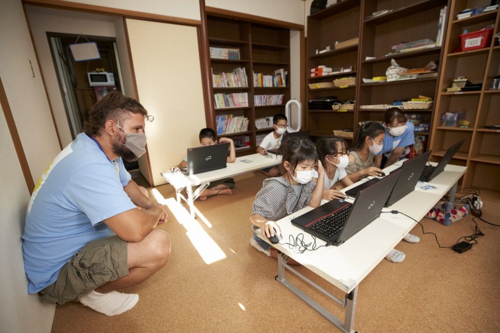 授業だけで終わらせない 放課後に貴重な経験ができる学童「Kids Lab