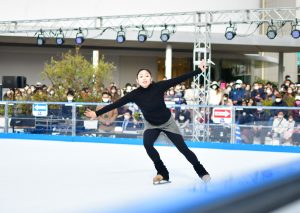 EXPOCITYにアイススケートリンクが登場!　安藤美姫さんが初滑り