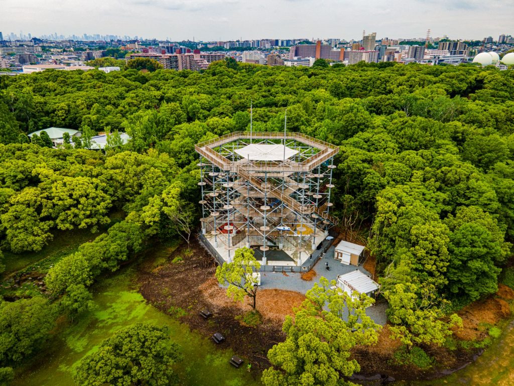 万博記念公園-世界最大級のアスレチックタワー「万博ビースト