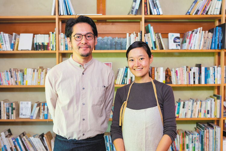 TOGO BOOKS nomadik>