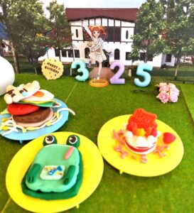 -高槻市-バースデーイベントで観光⼤使「⾼槻やよい」がJR高槻駅「一日駅長」に就…